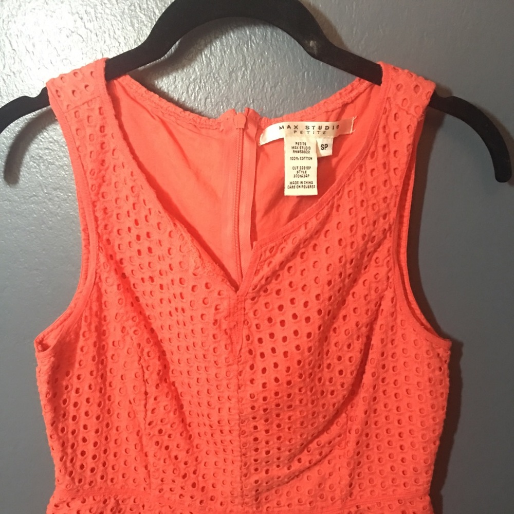 Sleeveless blouse in coral